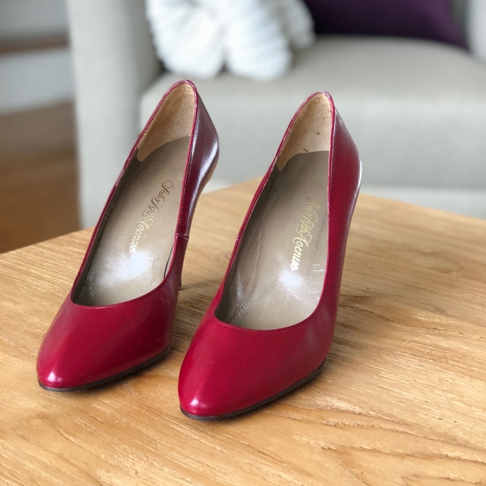 VTG saks  fifth avenue burgundy heels